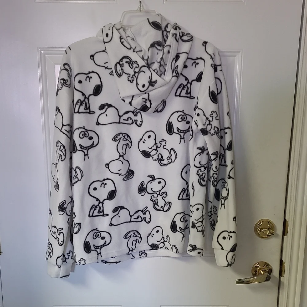 Peanuts White & Black Snoopy Fleece Quarter-Zip Pullover - Picture 3 of 4